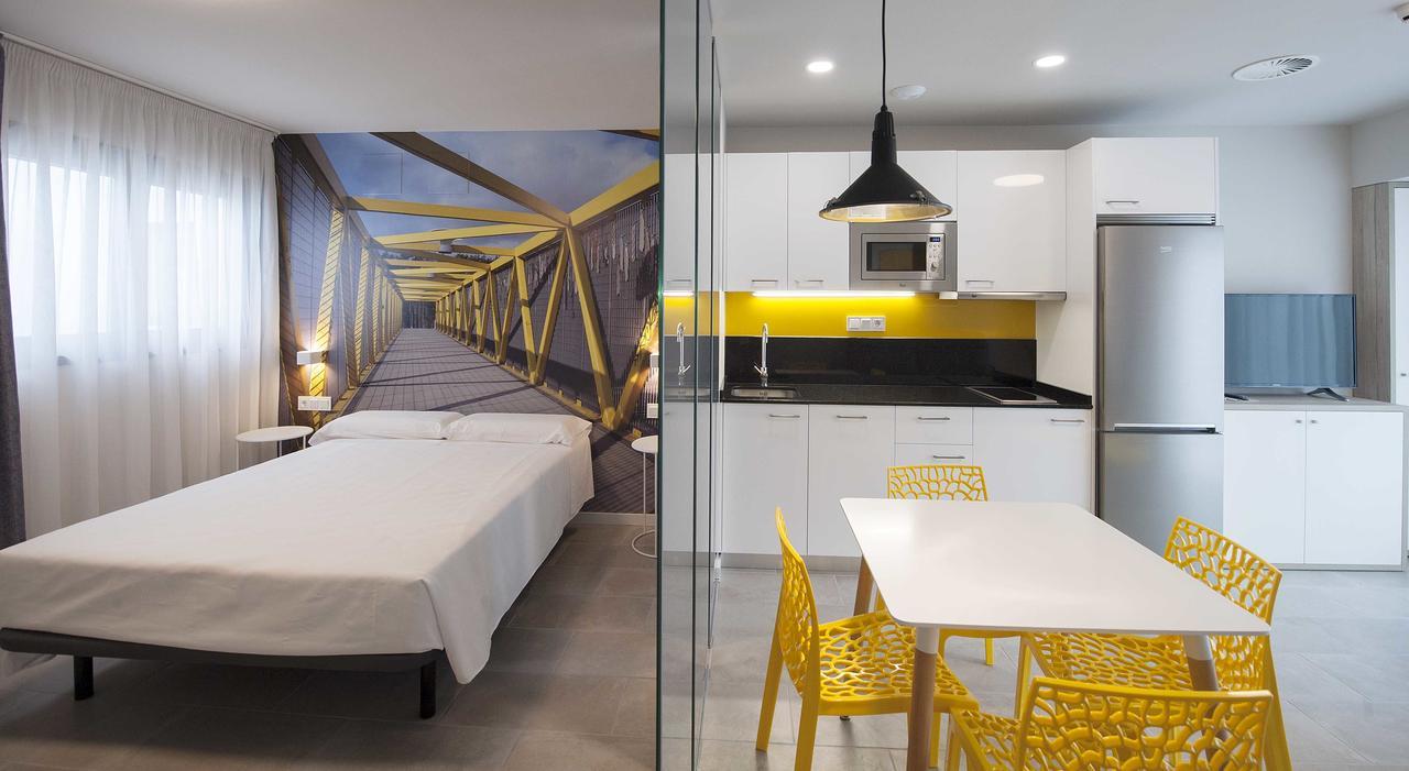 Apartamentos Divan Vitoria-Gasteiz Esterno foto