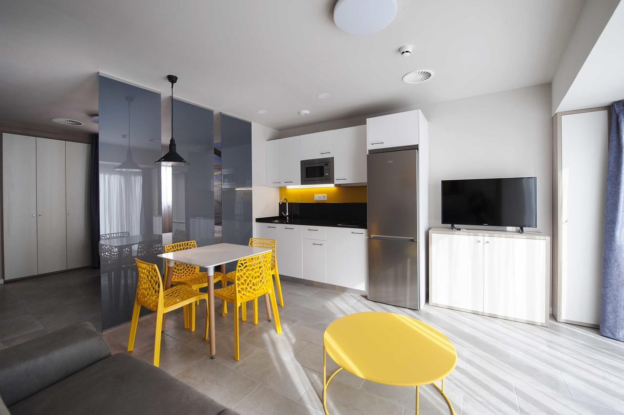 Apartamentos Divan Vitoria-Gasteiz Esterno foto